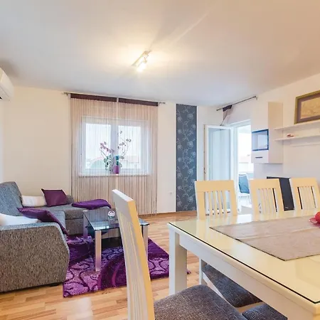 Apartament In With Wifi *